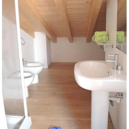Experience The Charm Of Our Spacious Flat Apartment *
